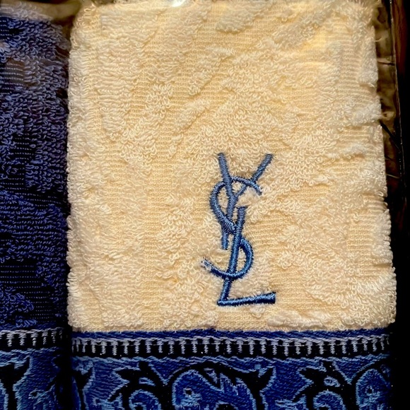 Yves Saint Laurent Towel Set - Picture 2 of 4